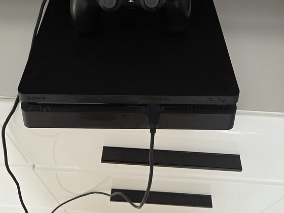 Play Station 4 slim