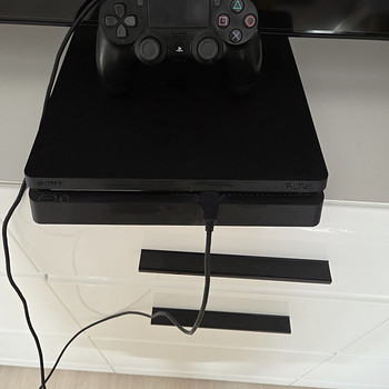Play Station 4 slim