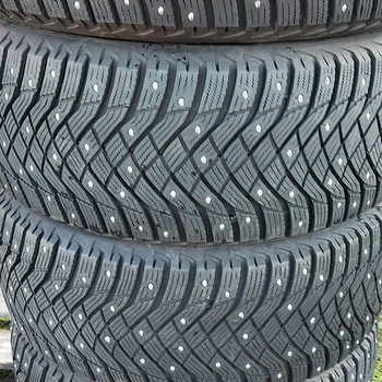 235/50 R17 100T XL GoodYear UltraGrip Arctic 2