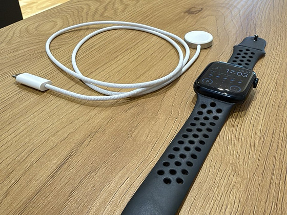 Apple Watch Series 9 45 mm musta värvi