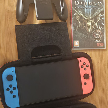 Nintendo Switch OLED + Diablo III + аксессуары | В очень хорошем состоянии