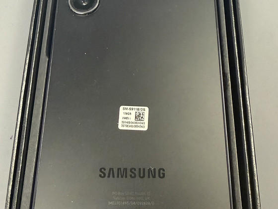 Samsung Galaxy S23 8/128Gb Black в очень хорошем состоянии