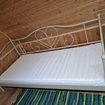Продам кровать с матрасом 90*200