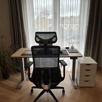 Desktronic SitOne эргономичное офисное кресло — чёрное