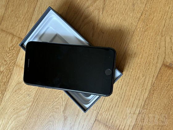 iPhone 8