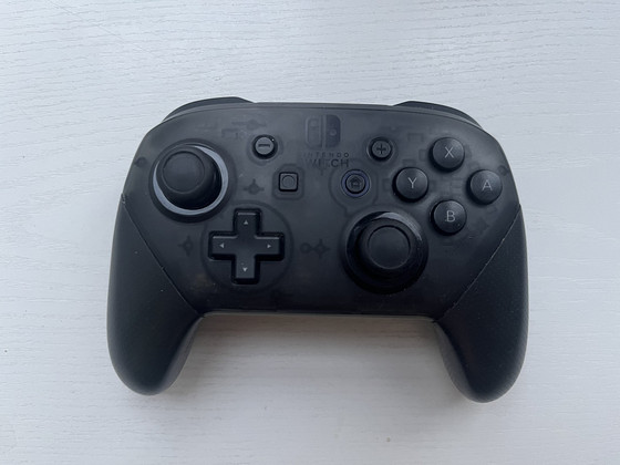 Контроллеры Nintendo Switch Pro и PS Move