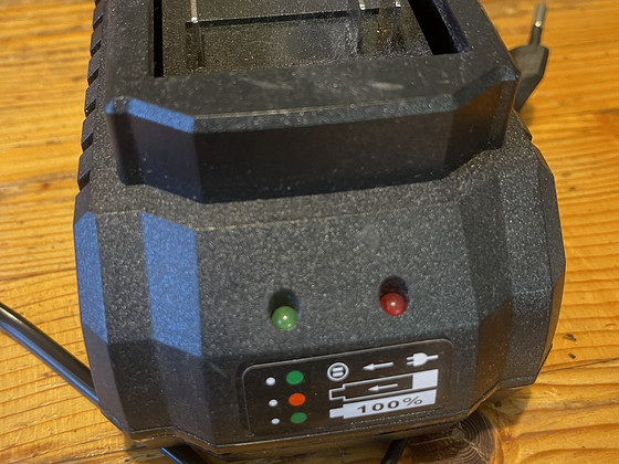 Makita 18V laadija