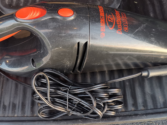 Auto 12V käsitolmuimeja Black&Decker AV1210 H1