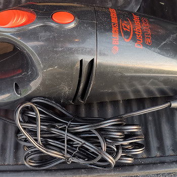 Автомобильный ручной пылесос 12V Black&Decker AV1210 H1