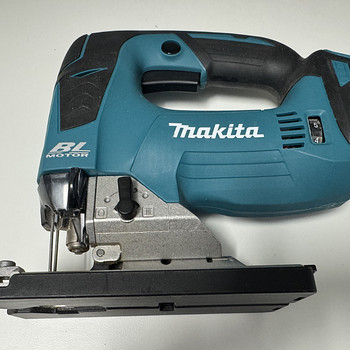 Makita DJV182Z 18V BL аккумуляторный лобзик — мало использов