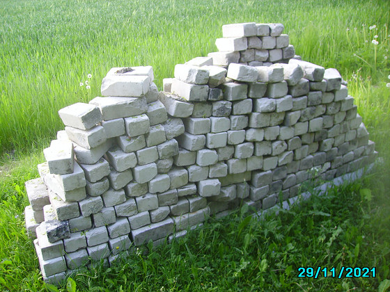 Кирпичи