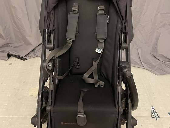 Uppababy Vista V2 jalutuskäru 2020 musta värvi