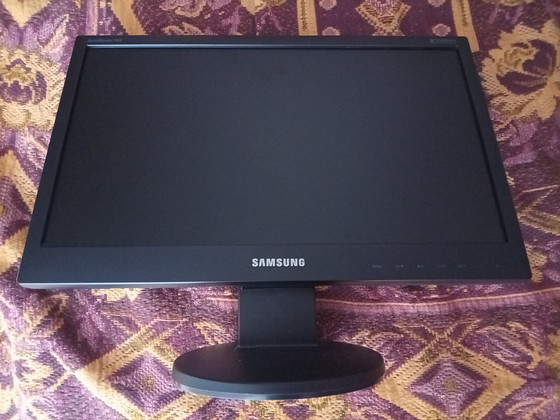 Продаётся классический винтажный монитор Samsung