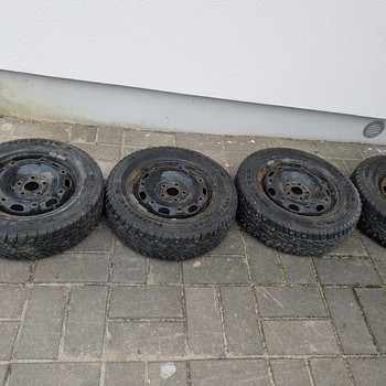 Зимние шипованные шины 175/65 R14 4 шт.