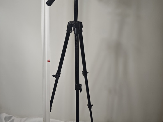 Professionaalne videostatiiv Manfrotto (144B + 136 + 138)