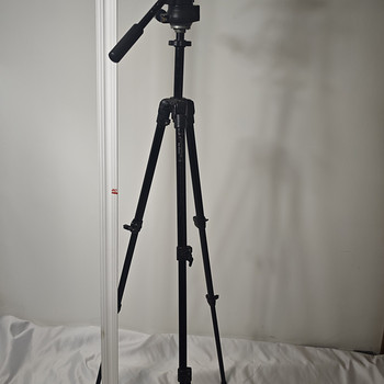 Professionaalne videostatiiv Manfrotto (144B + 136 + 138)