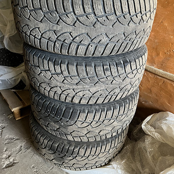 4 зимние шины с дисками, размер 265/65 R17.