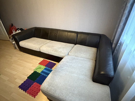 Suur diivan pärast professionaalset puhastust / диван