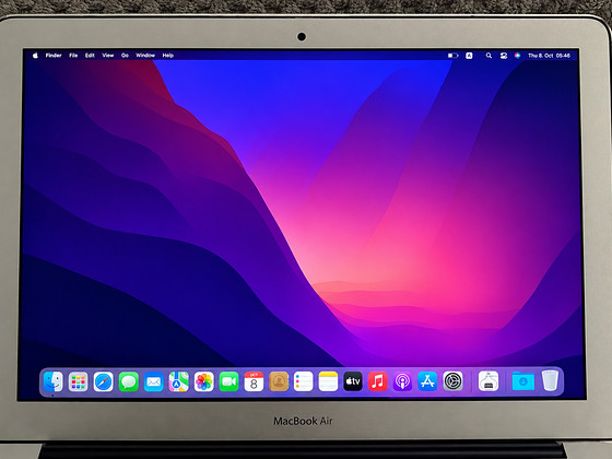 MacBook Air 13" 2017 (8GB RAM) + Charger
