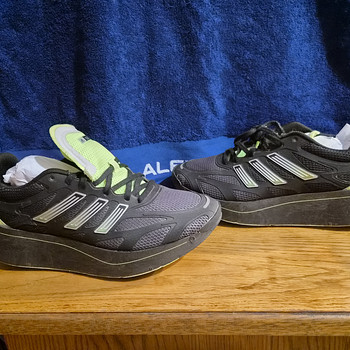 Adidas tossud