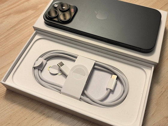 iPhone 16 Pro Max (Black Titanium, 256GB)