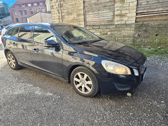 Volvo V60 Powershift Kinetic Drive-E CITYSAFETY 1.6 D2 84кВ