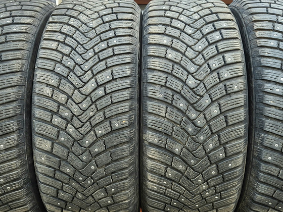 R17 Continental 215/55/17 - 8 мм - 99% шипованные - DOT22