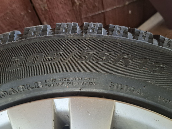 Шипованная шина 205/55 R16, диск 4x100