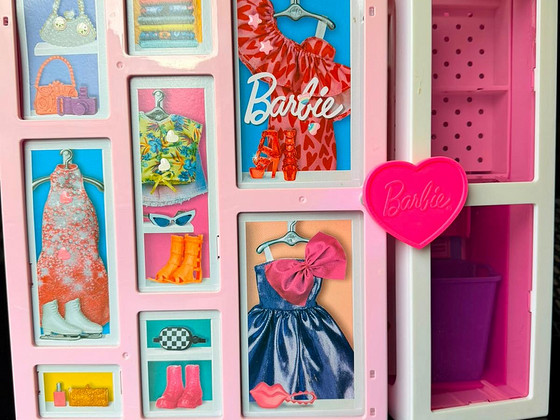 Nuku riidekapp Barbie riietega