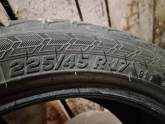 Продам резину 225*45*17