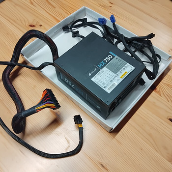 CORSAIR HX750