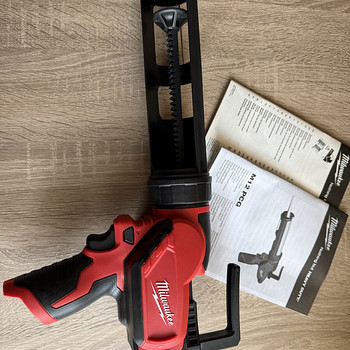 Milwaukee 12v uus silikoonipüstol