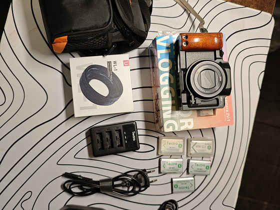 Sony ZV-1 VLOG kaamera + cage koos tarvikutega