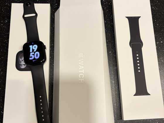 Apple Watch Series 11 46mm GPS + Cellular (Jet Black)