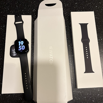 Apple Watch Series 11 46mm GPS + Cellular (Jet Black)