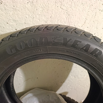 Goodyear UltraGripi talviste naastrehvide komplekt 215/55 16