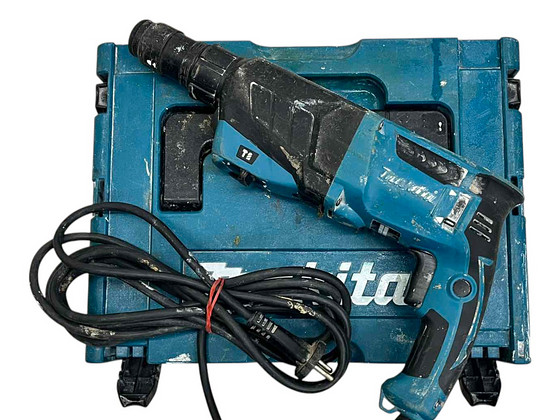 Перфоратор Makita HR2630 + ящик + патрон