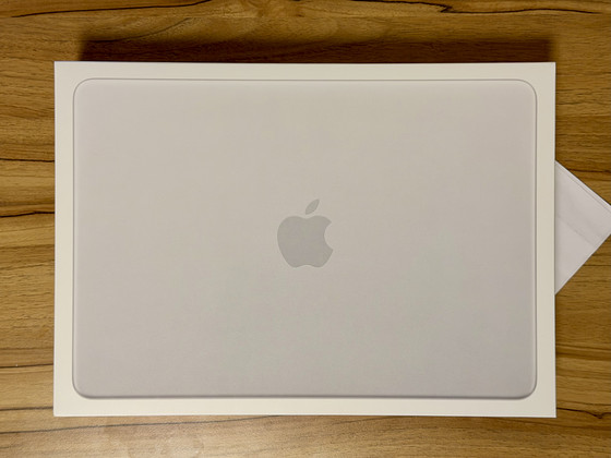 Apple Macbook Neo Silver 256GB новый! Гарантия до 10.2027