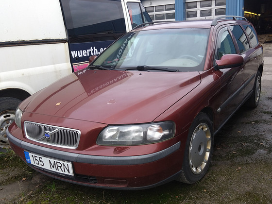 Volvo V70 2.4D manual 2002a - Varuosadeks / Tervikuna