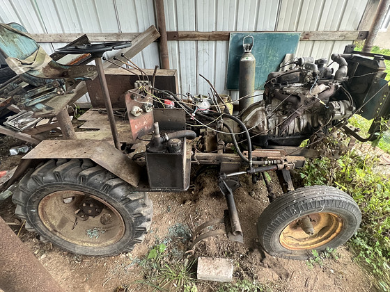 Gaz 24 iseehitatud traktor.