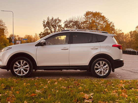 Продам Toyota RAV4