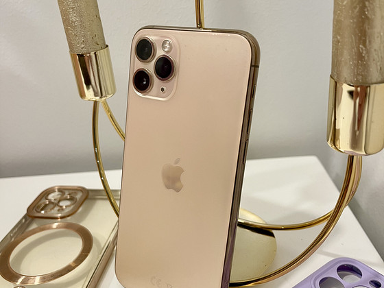 Продаётся Apple iPhone 11 Pro 64Gb Gold