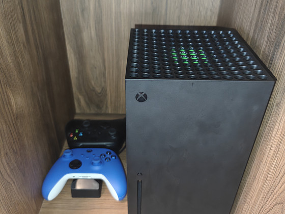 Xbox Series X 1TB с дисководом, гарантия, 2 джойстика, игры