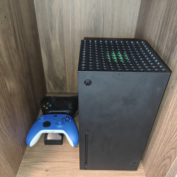 Xbox Series X 1TB с дисководом, гарантия, 2 джойстика, игры