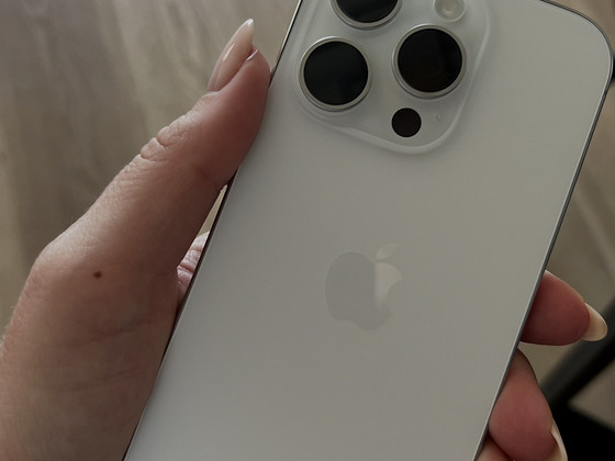 iPhone 16 Pro 256 GB белый