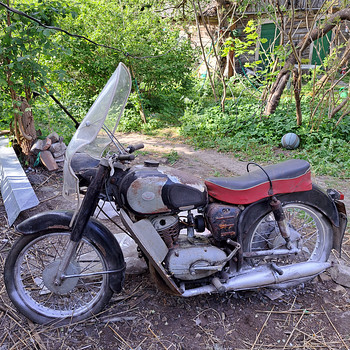 Müüa mootorratas Pannonia 250