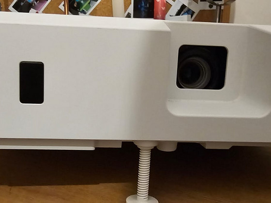 Hitachi 3,200-Lumen Projector – Bright, Only 1,010 Lamp Hour