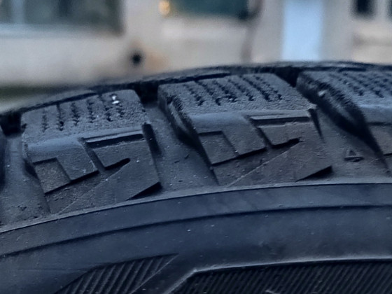 Продам зимнюю фрикционную резину (ламели) Bridgestone Blizza