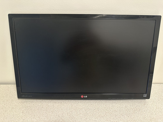 LG Monitor 24”