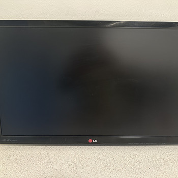 LG Monitor 24”